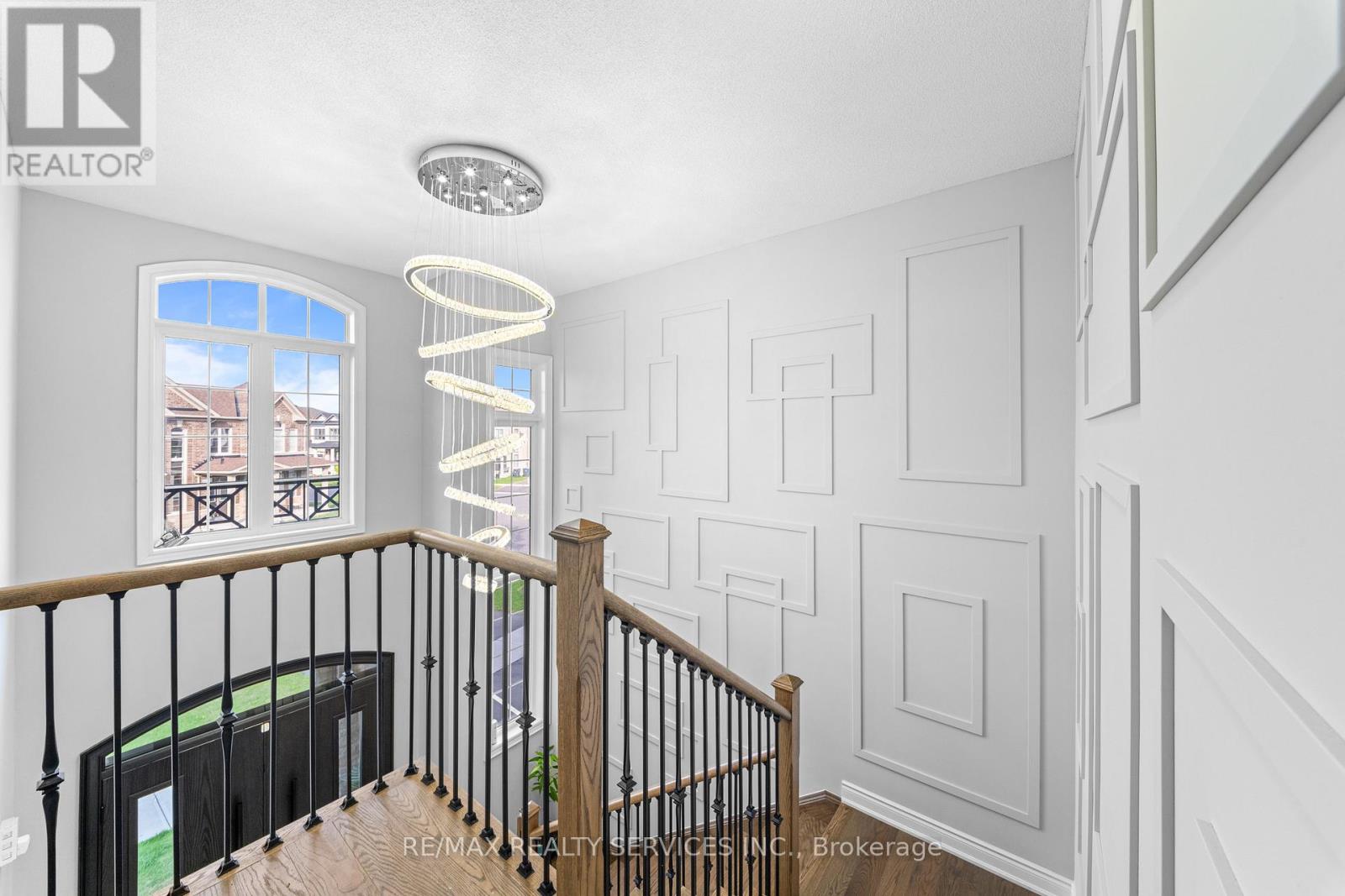 95 EASTMAN DRIVE - 27