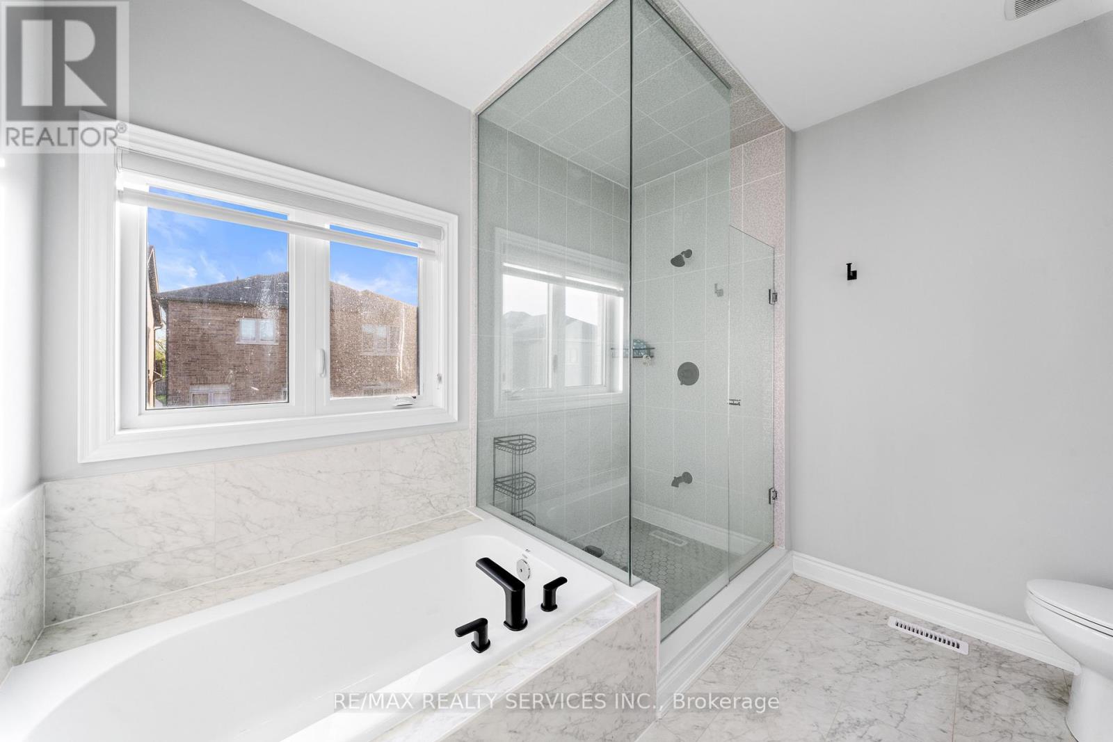 95 EASTMAN DRIVE - 31