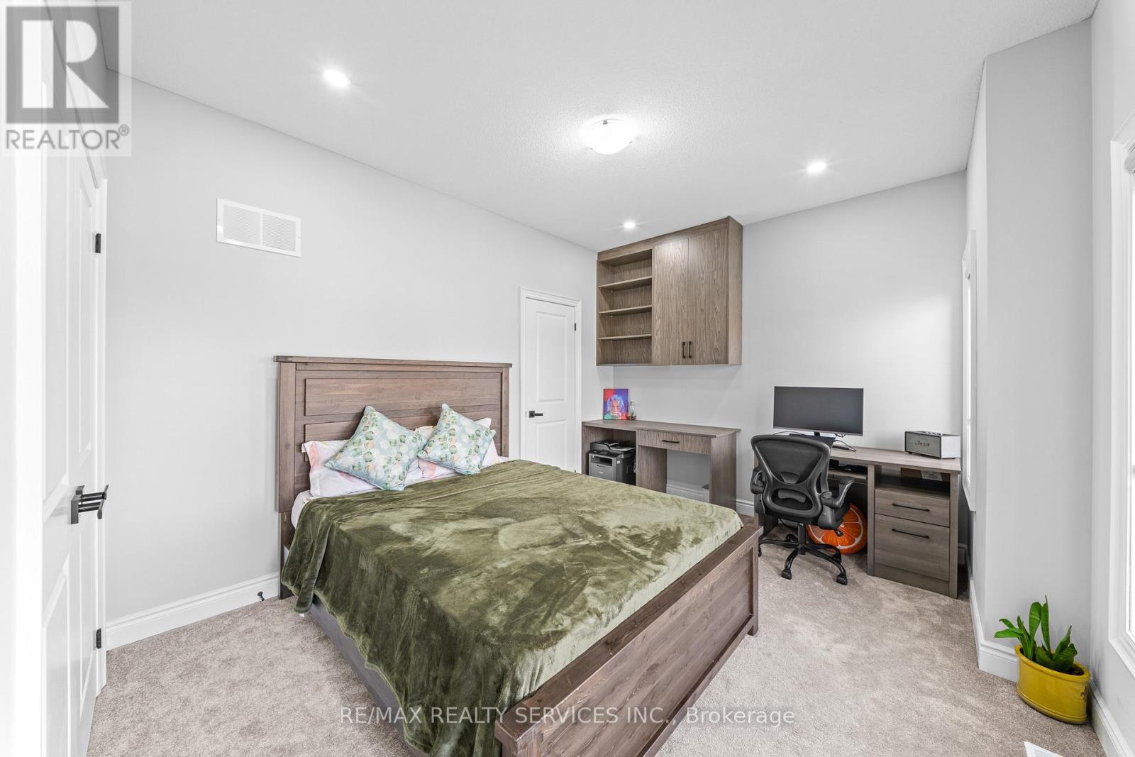 95 EASTMAN DRIVE - 37