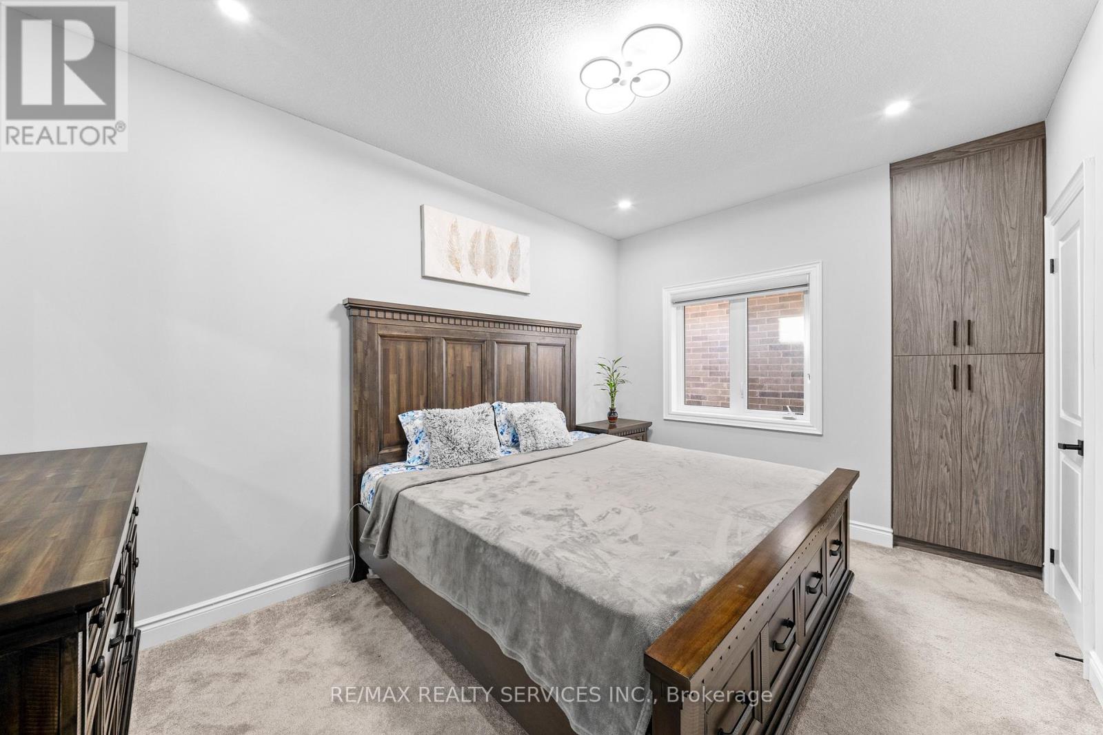 95 EASTMAN DRIVE - 41