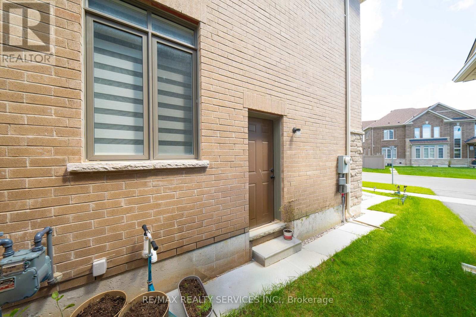 95 EASTMAN DRIVE - 42