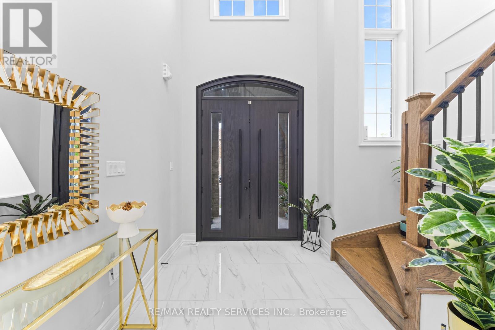 95 EASTMAN DRIVE - 5