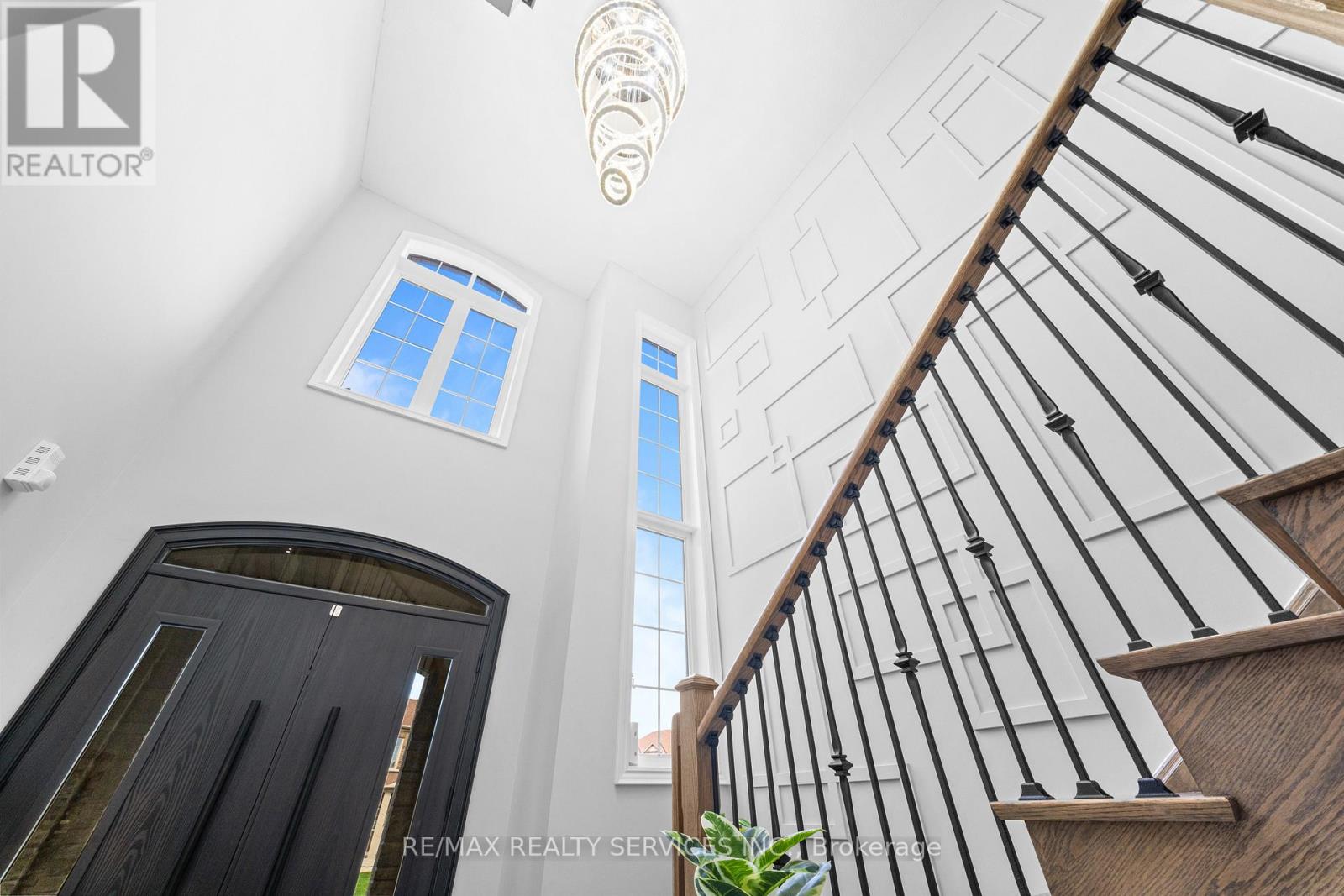 95 EASTMAN DRIVE - 7