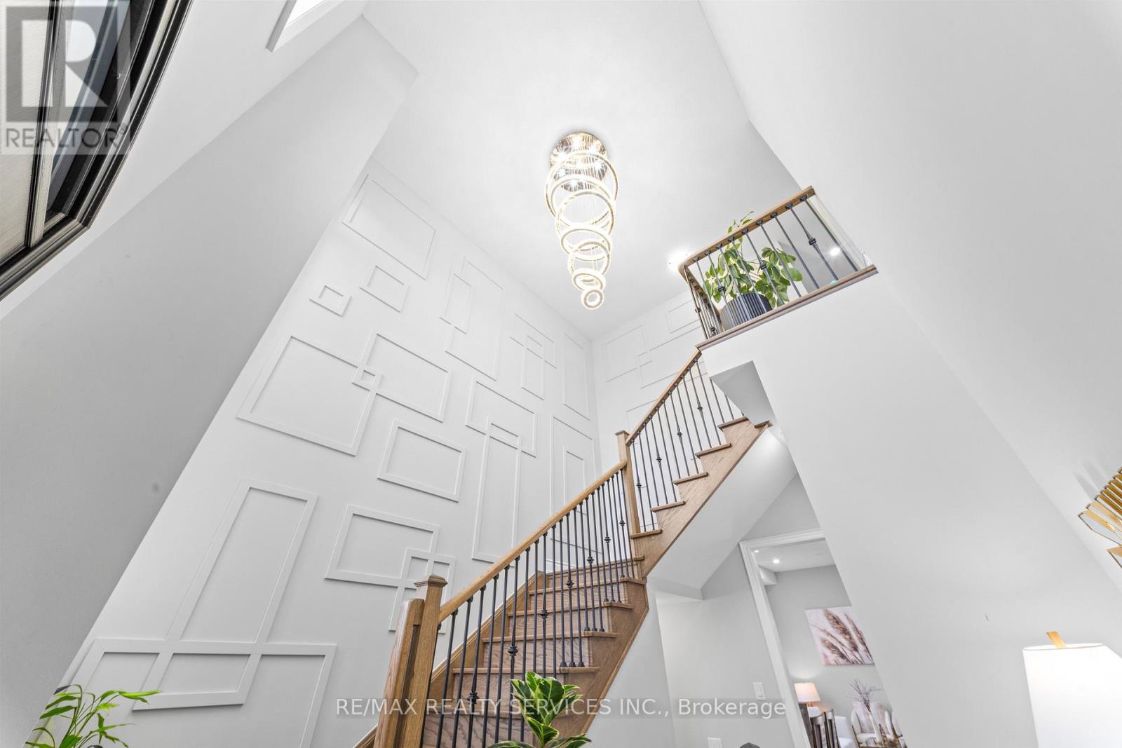 95 EASTMAN DRIVE - 8