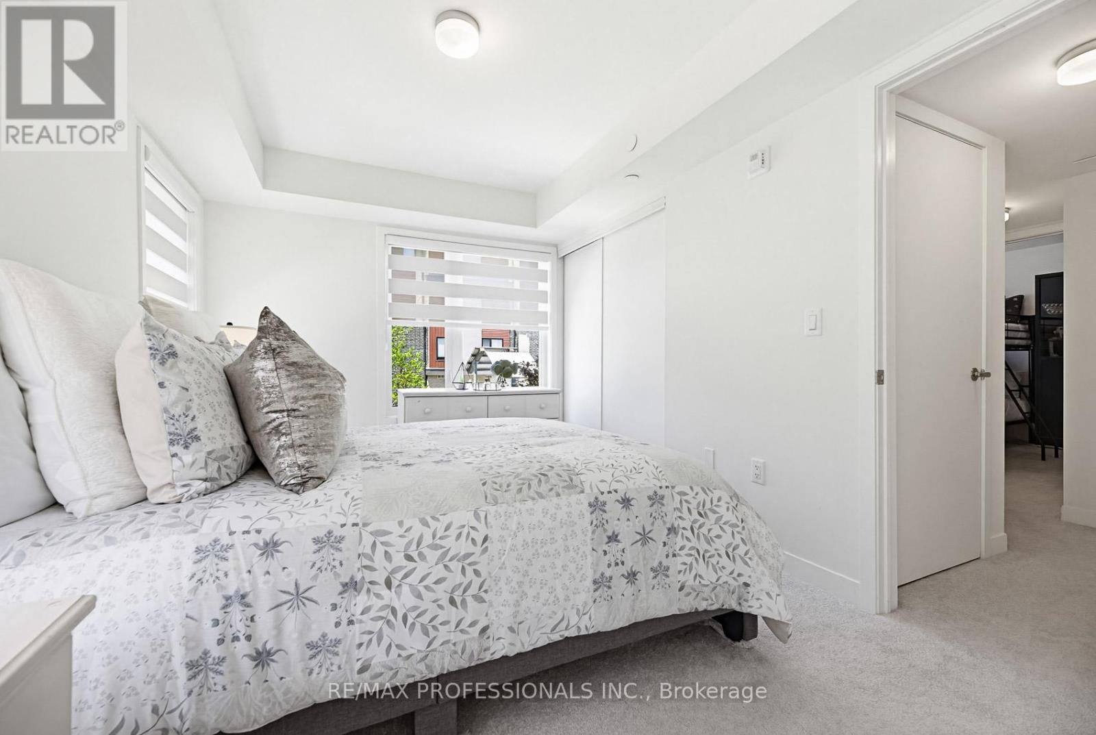 #15 3415 RIDGEWAY DRIVE - 25