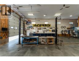 Photo 8 of 40, 4270 VISTA ROAD · Prince George, BC
