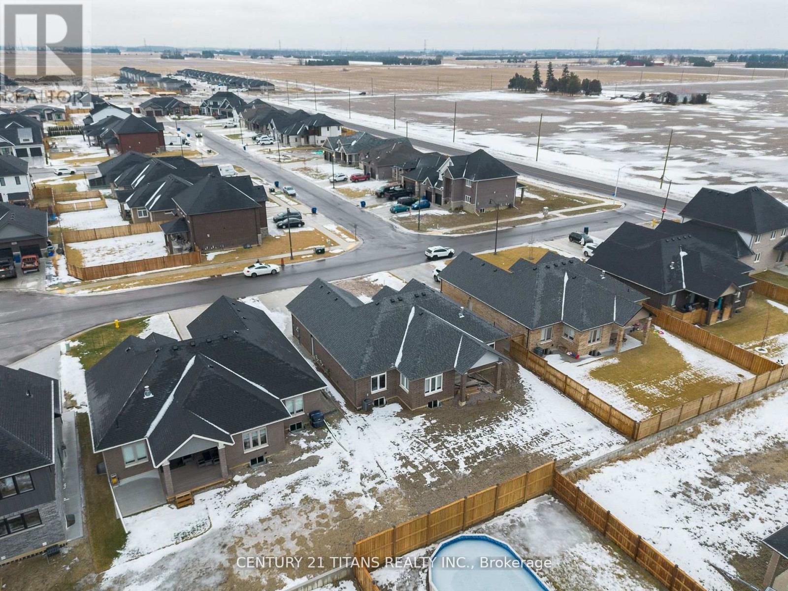 19 TRACY DRIVE - 38