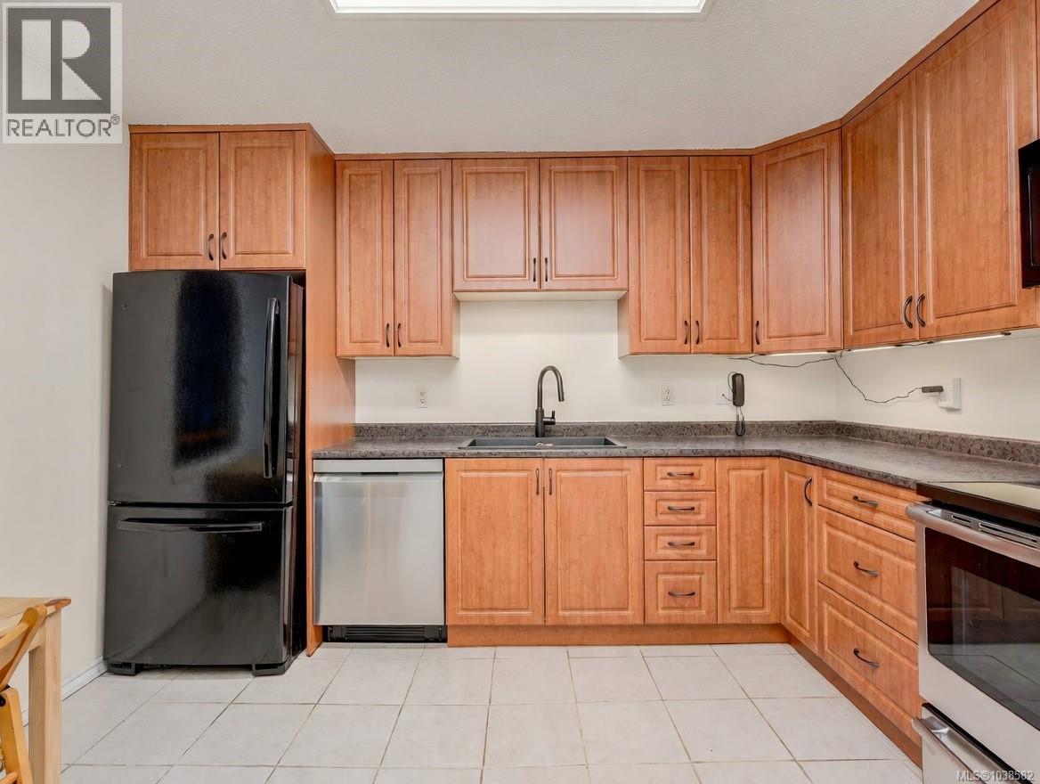 #302 1005 McKenzie Ave - 16