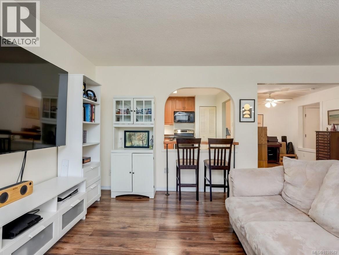 #302 1005 McKenzie Ave - 7