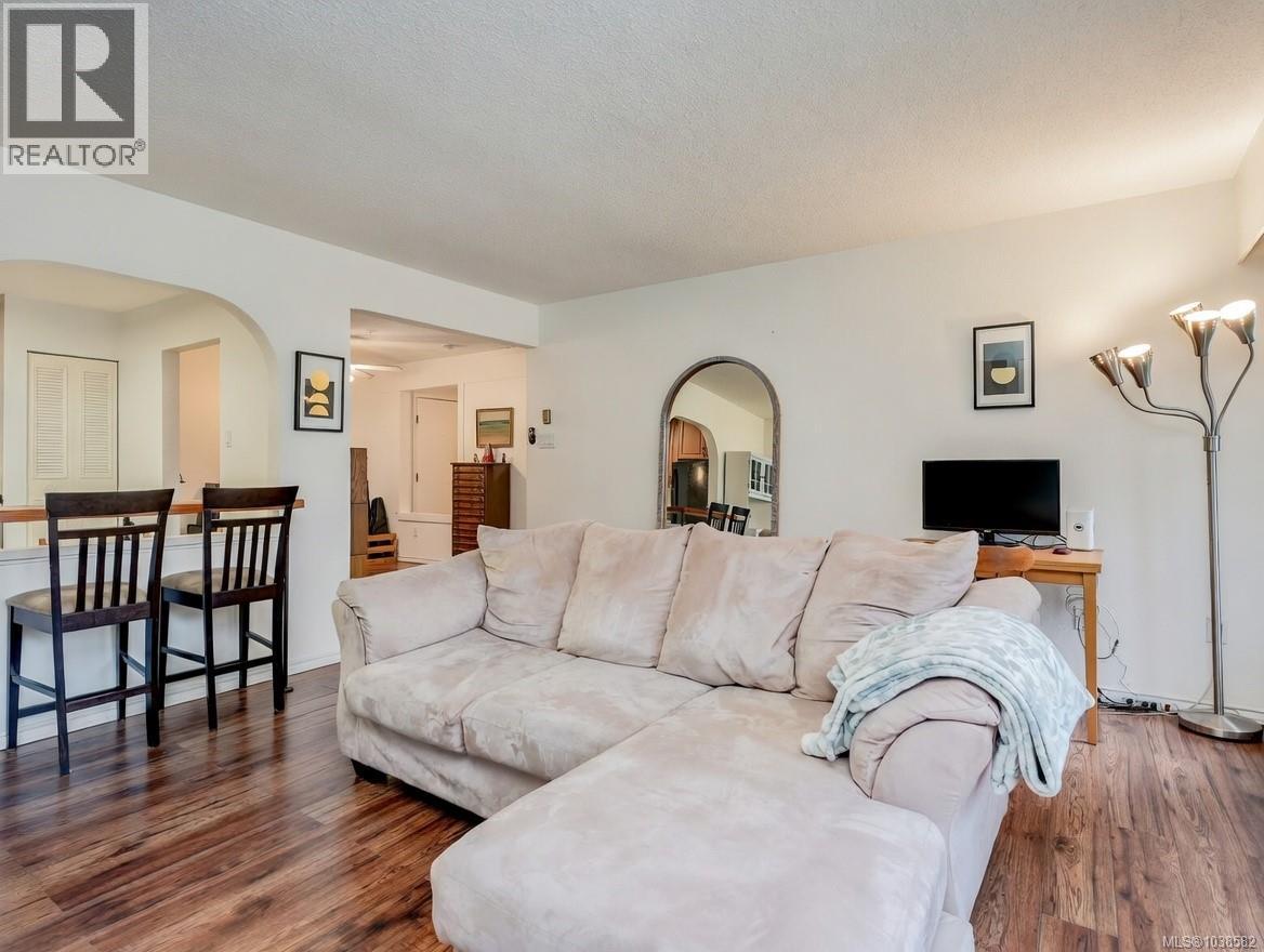 #302 1005 McKenzie Ave - 8
