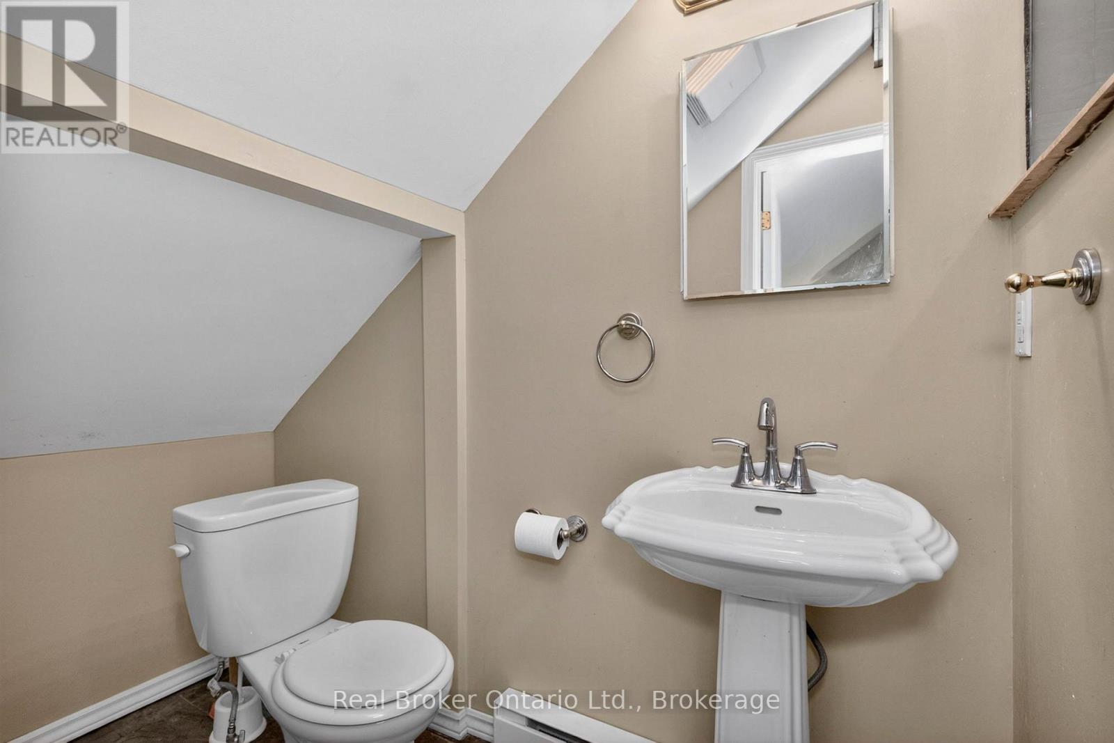 486 FOREST HILL COURT - 23
