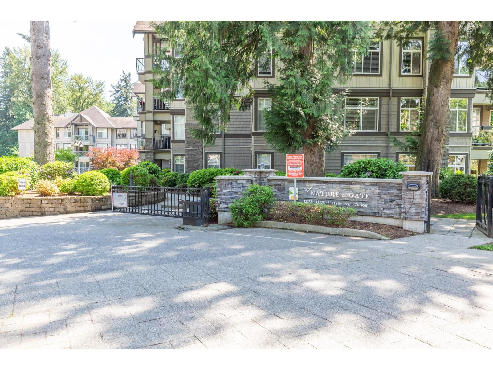 202 33318 E BOURQUIN Crescent - main photo