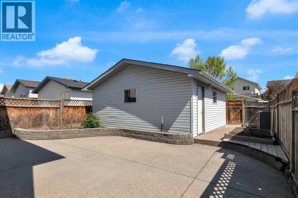 131 Country Hills Way NW - 24