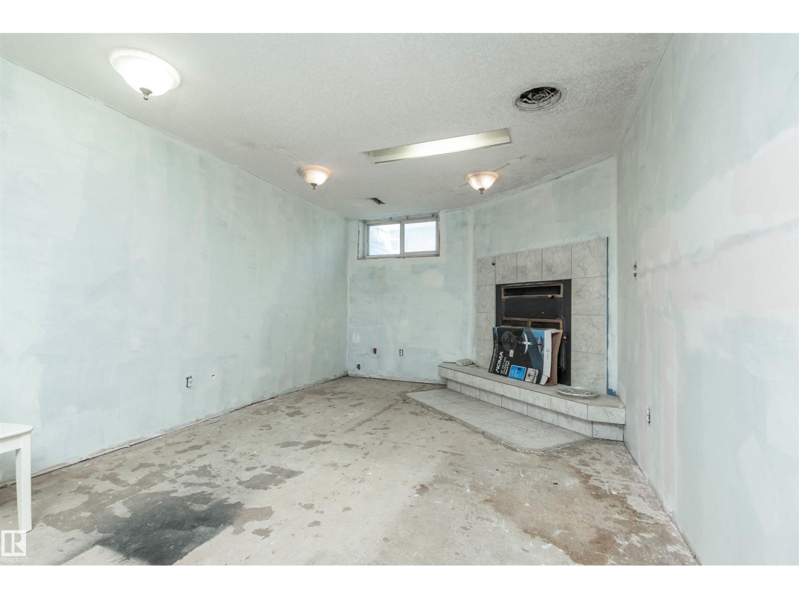 4 CRANE RD - 23