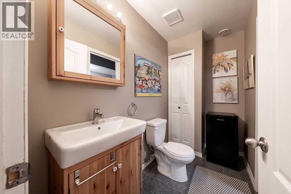147 Silver Creek Mews NW - 36