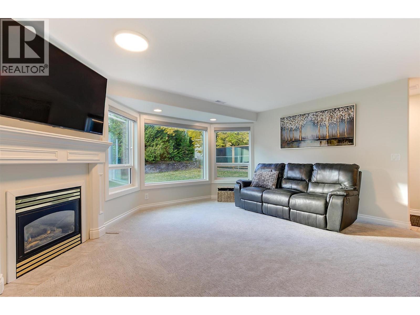  2083 Rosefield Drive, West Kelowna