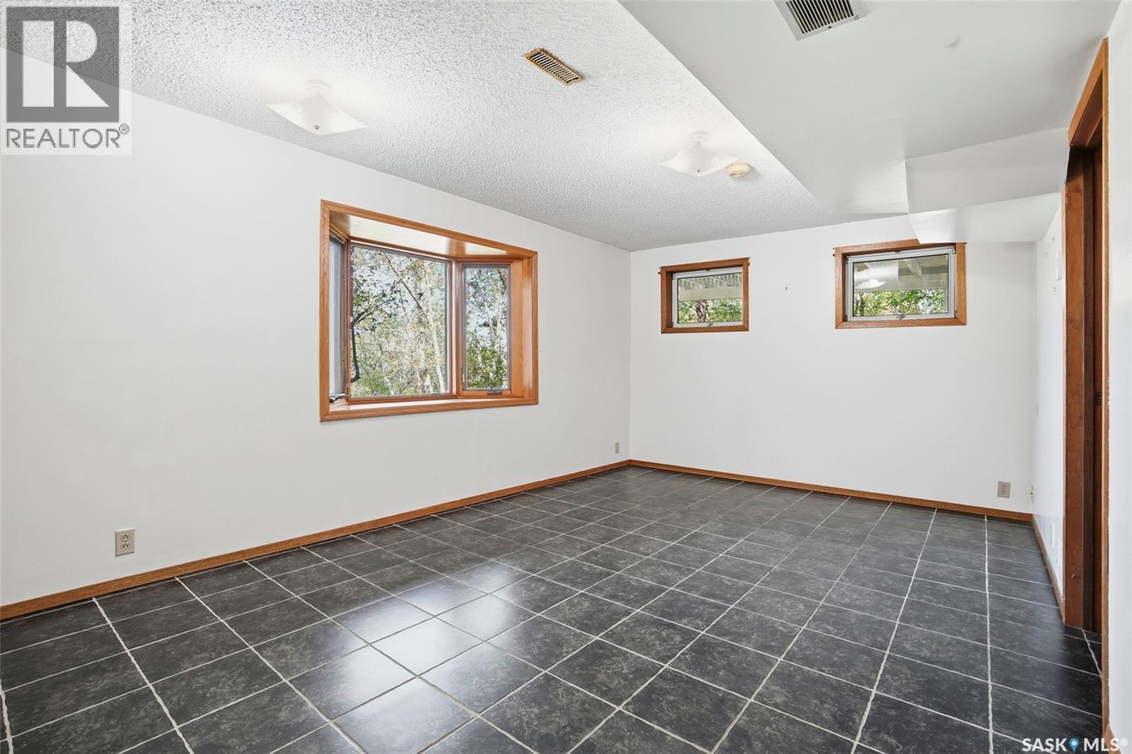 818 Pukwana DRIVE - 28