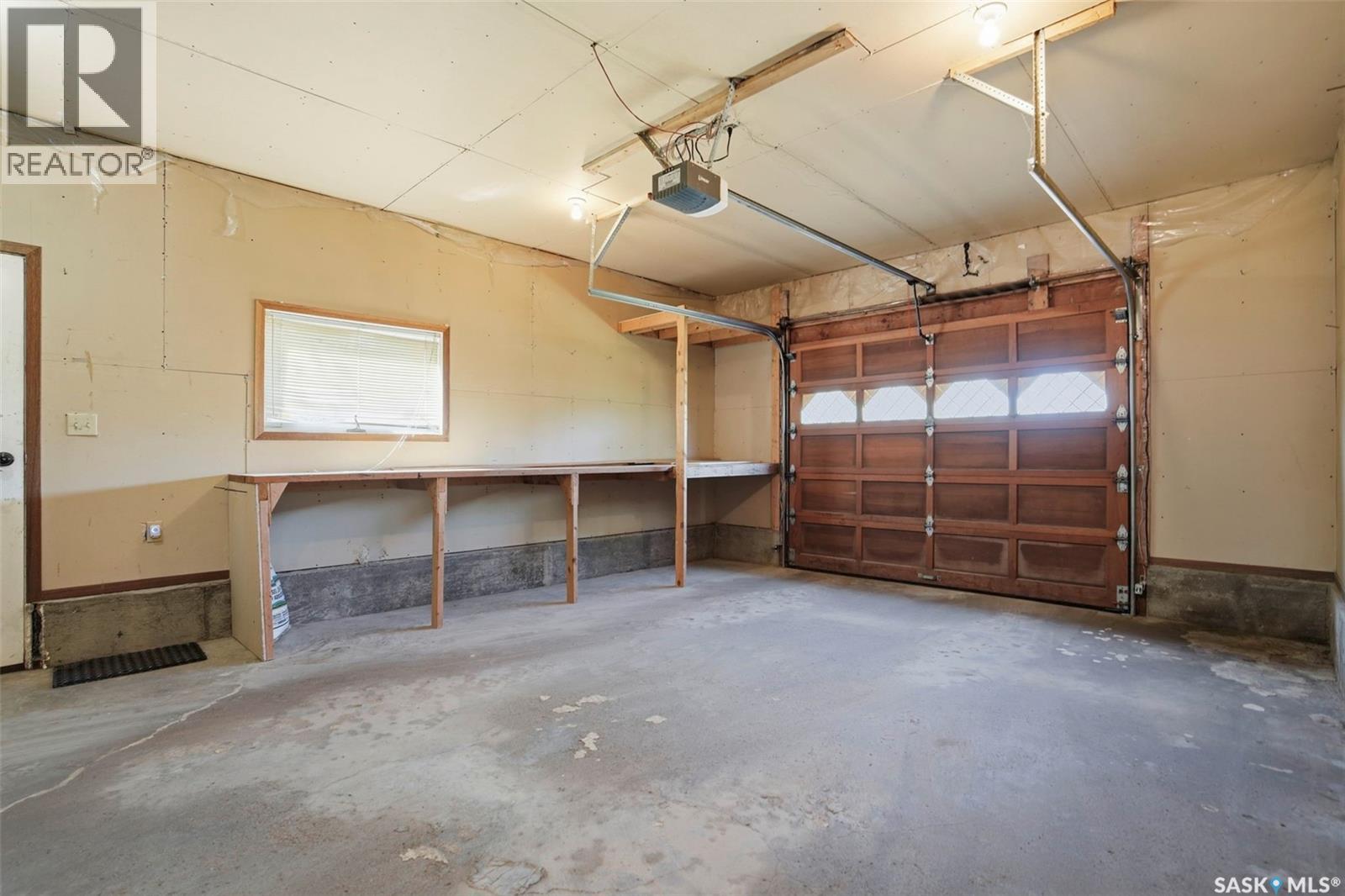 818 Pukwana DRIVE - 33