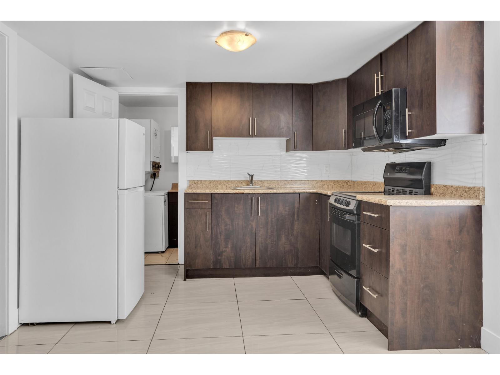 6 Bed, 3 Bath House for Sale in Surrey – 14682 111 AVENUE, Surrey - Image 16