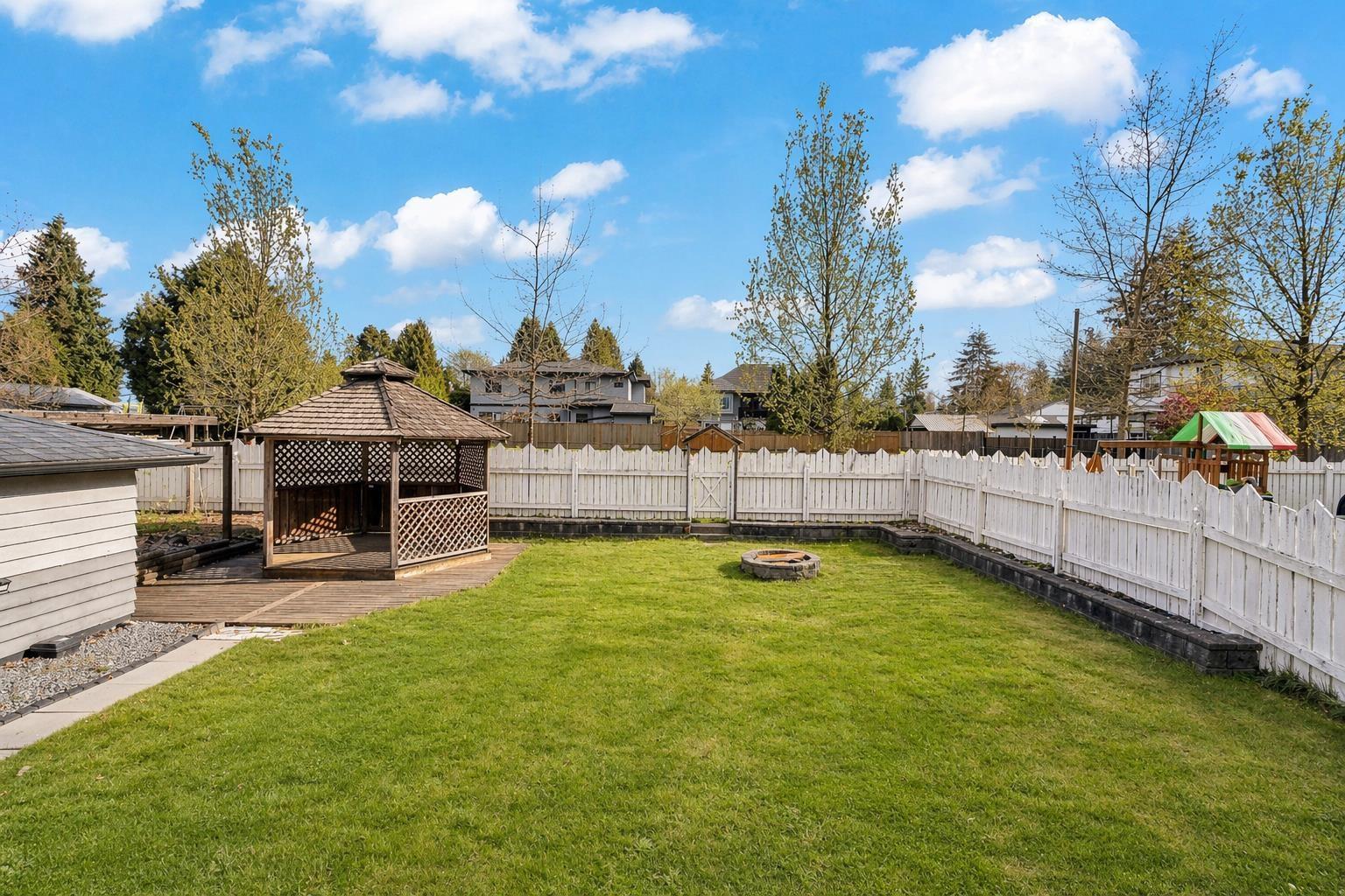 6 Bed, 3 Bath House for Sale in Surrey – 14682 111 AVENUE, Surrey - Image 4