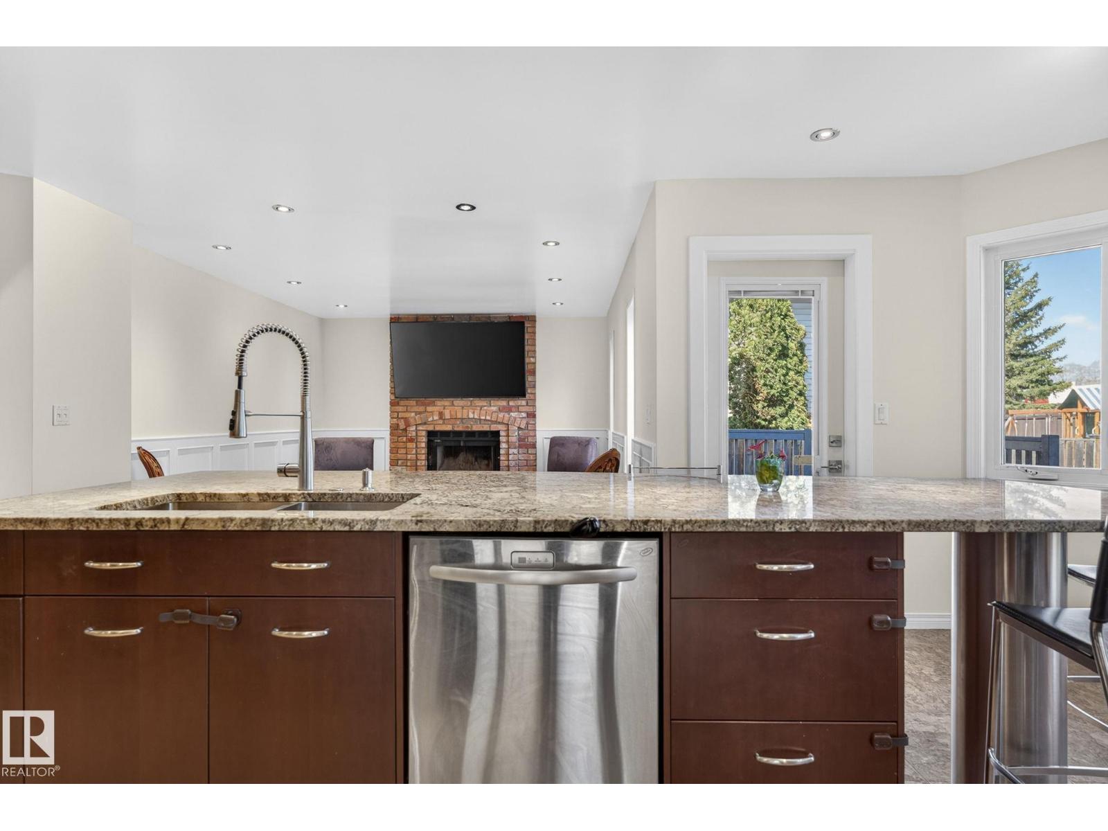 176 WAYGOOD RD NW - 13