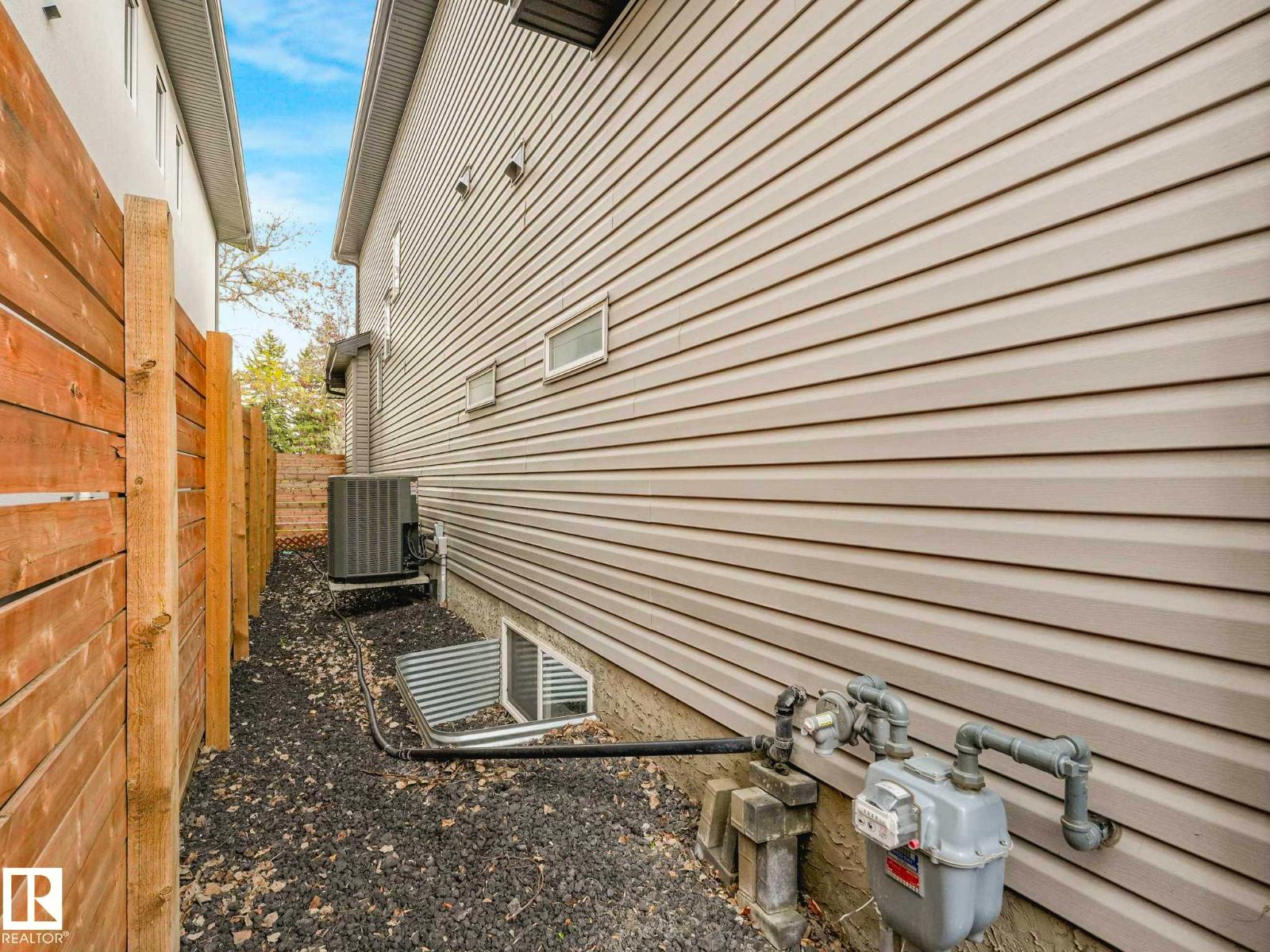 9330 83 ST NW - 63