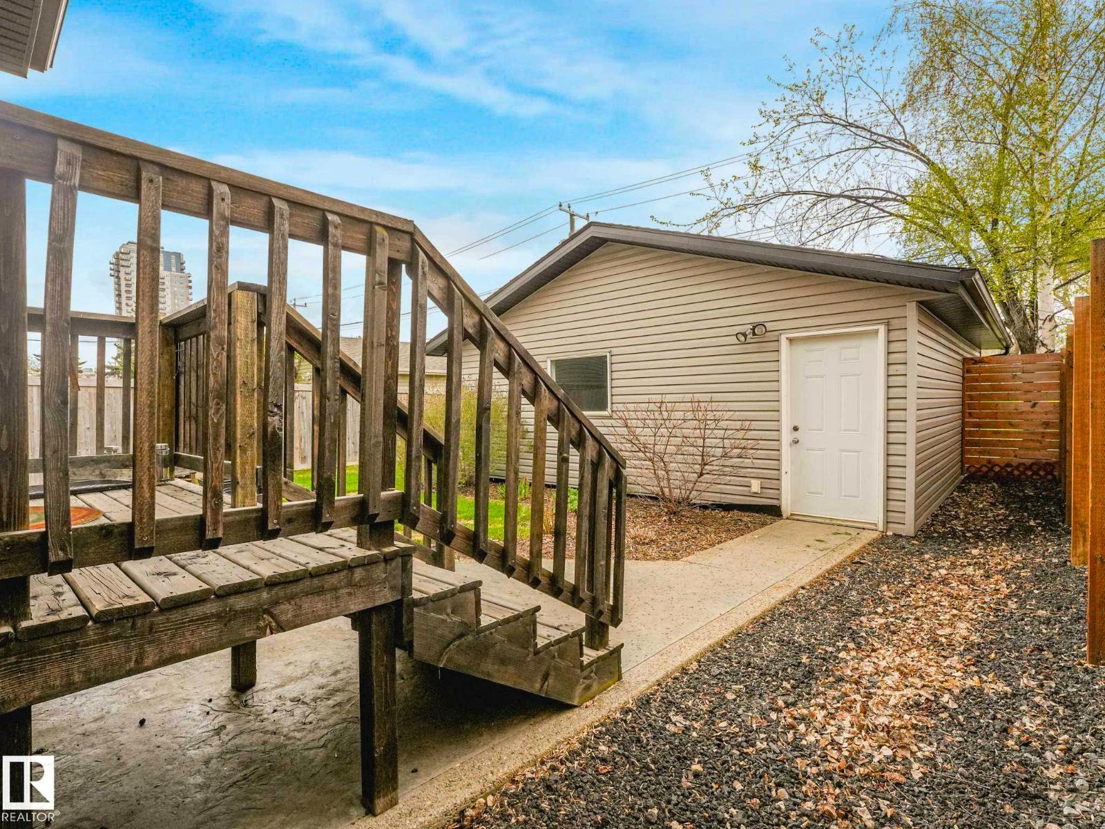 9330 83 ST NW - 64