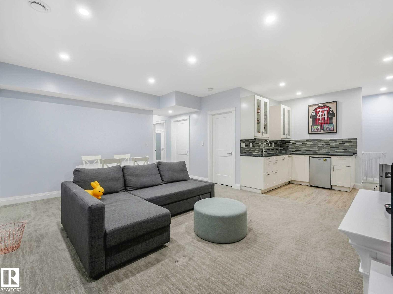 9330 83 ST NW - 48