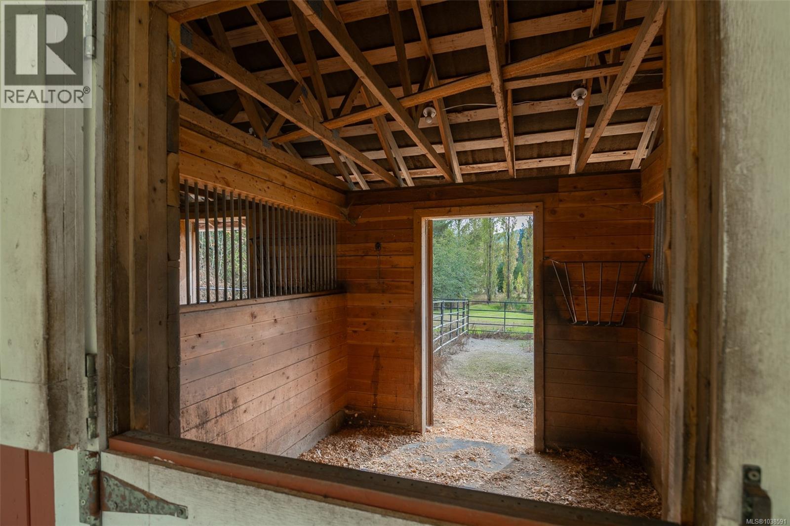 1920 Fisher Rd - 76