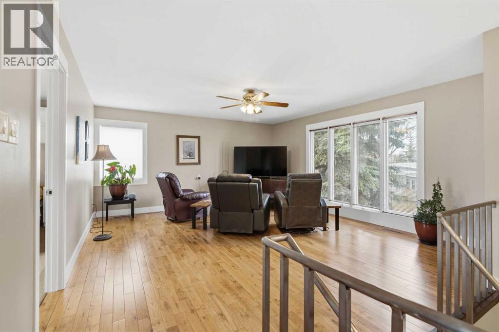 3308 Lakeside Crescent SW - 22