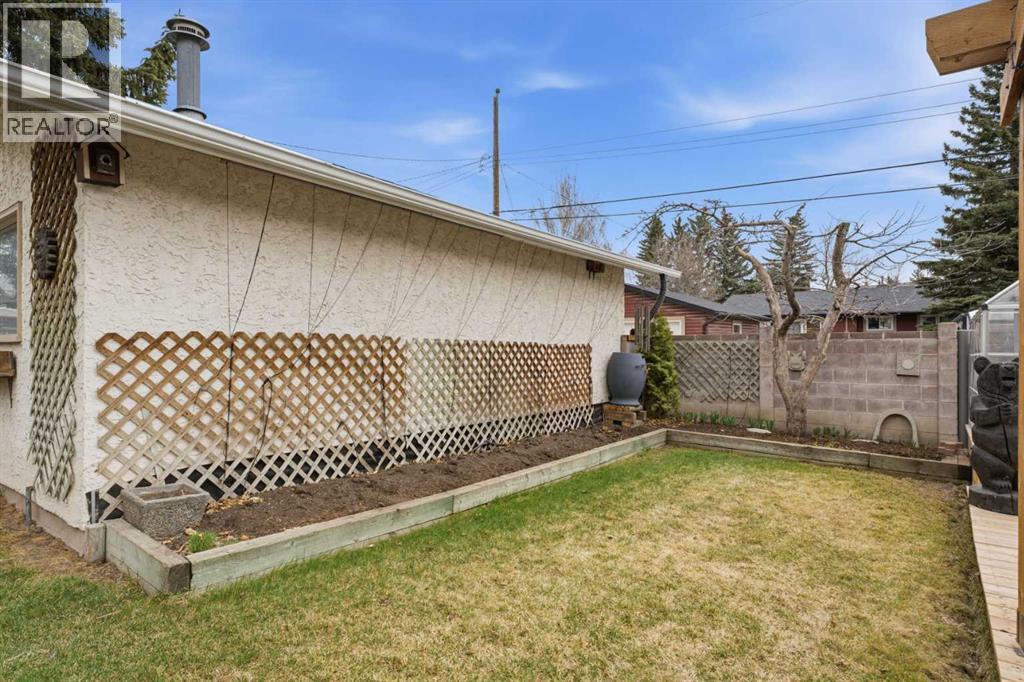 3308 Lakeside Crescent SW - 43