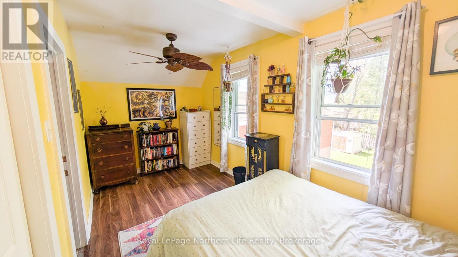 137 FOURTH AVENUE W - 12