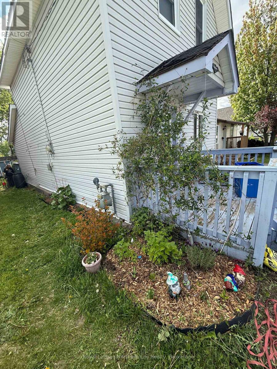 137 FOURTH AVENUE W - 26