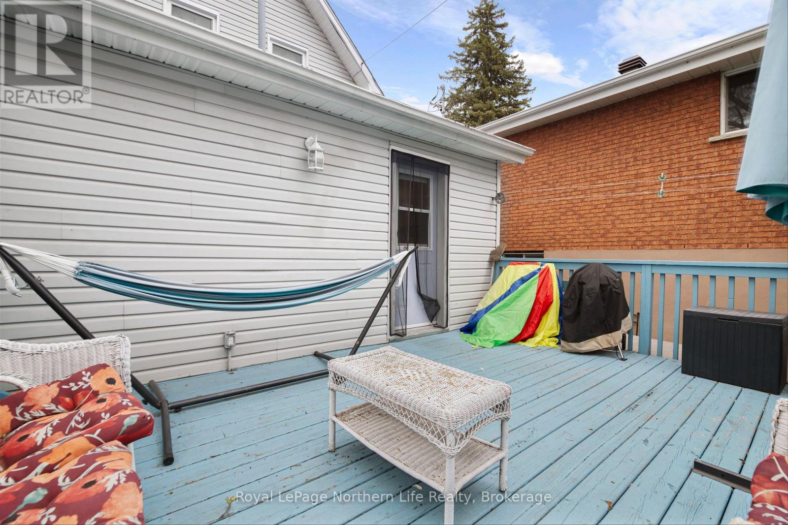 137 FOURTH AVENUE W - 20