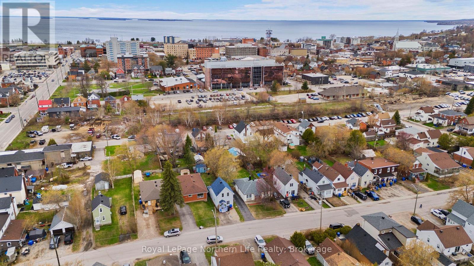 137 FOURTH AVENUE W - 30