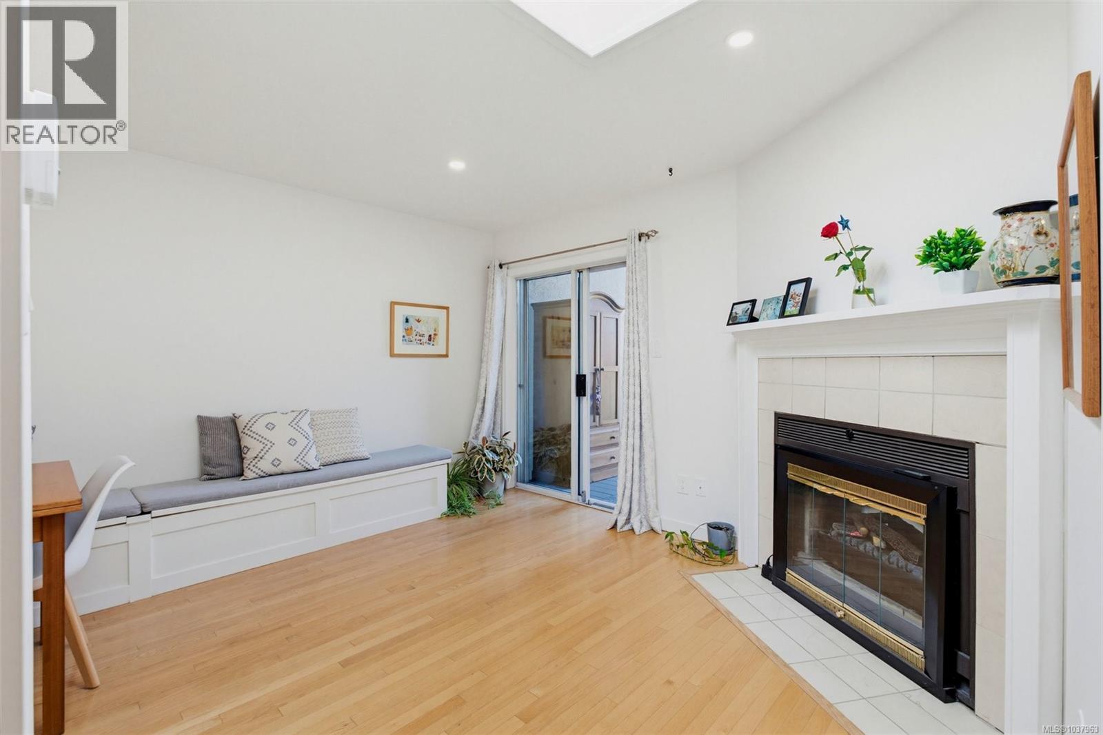#4 3221 Wordsworth St - 16