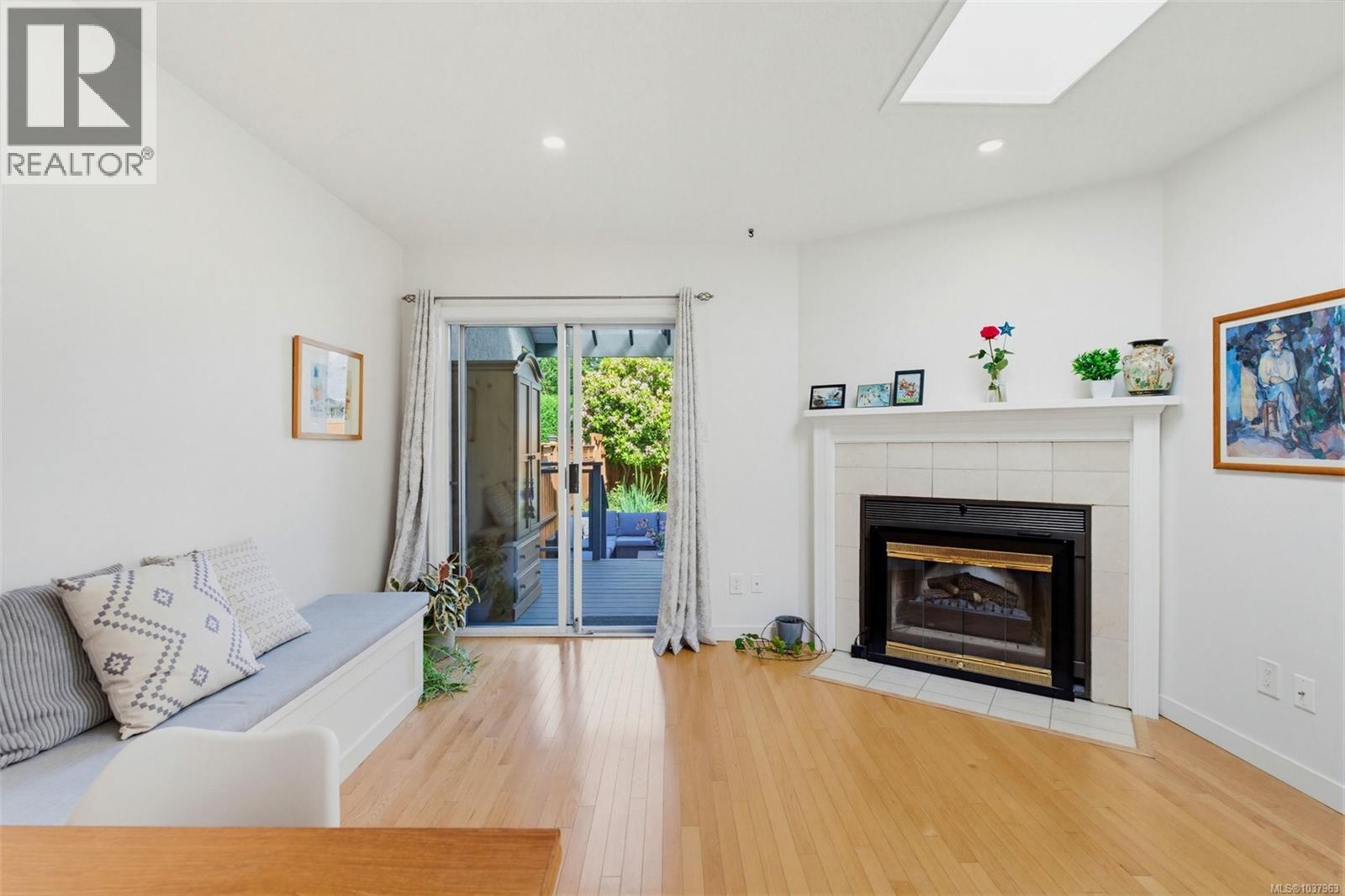 #4 3221 Wordsworth St - 17