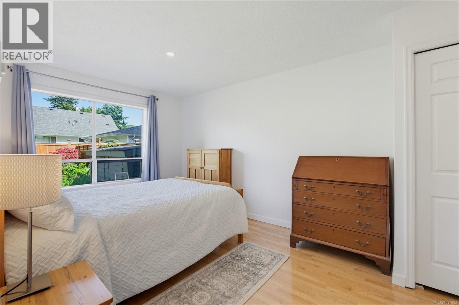 #4 3221 Wordsworth St - 19