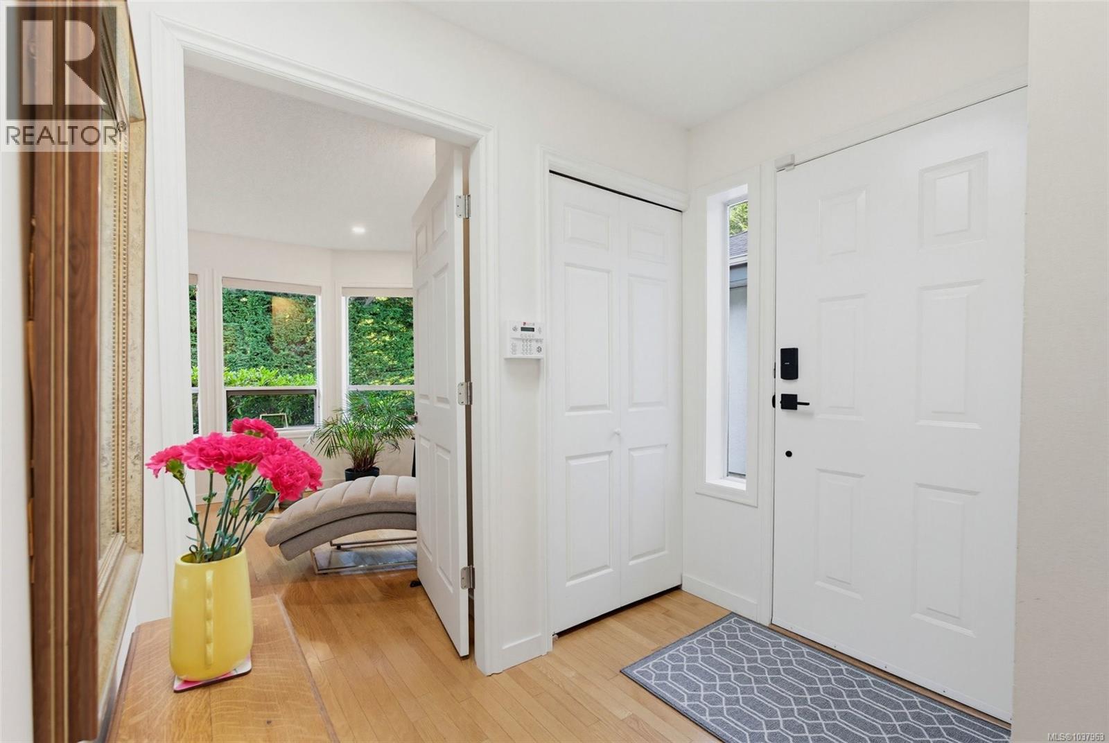 #4 3221 Wordsworth St - 4