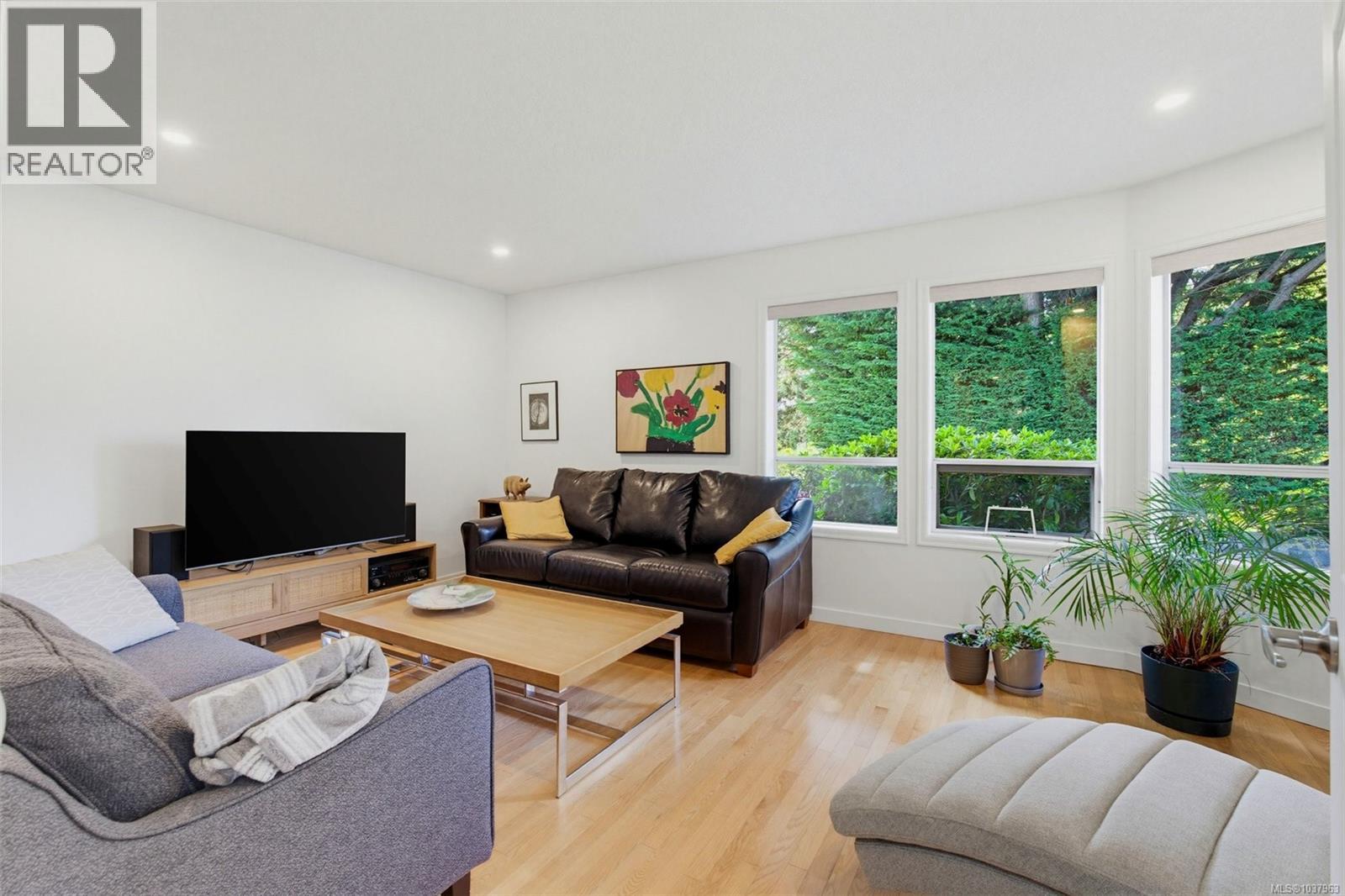 #4 3221 Wordsworth St - 5