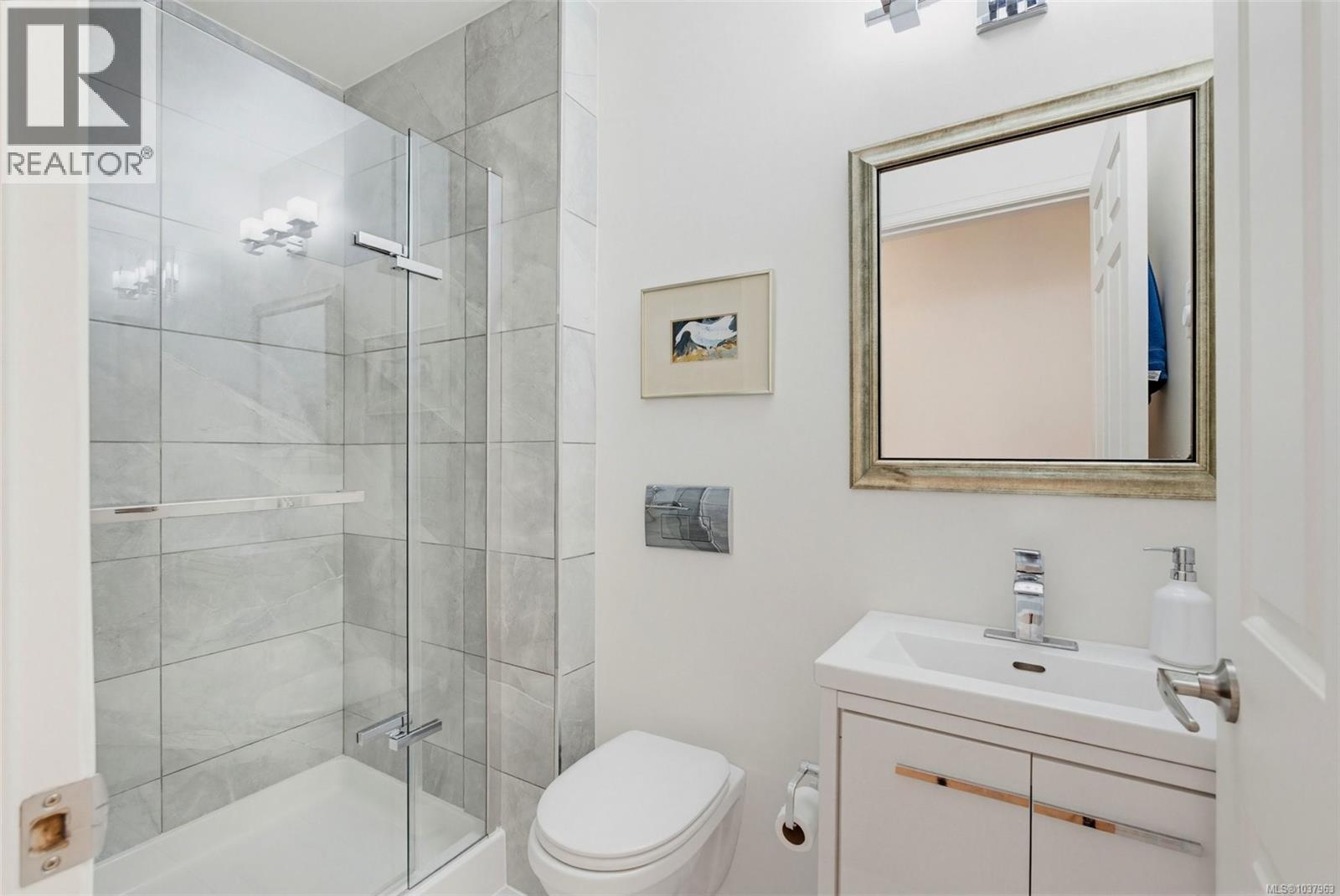 #4 3221 Wordsworth St - 9