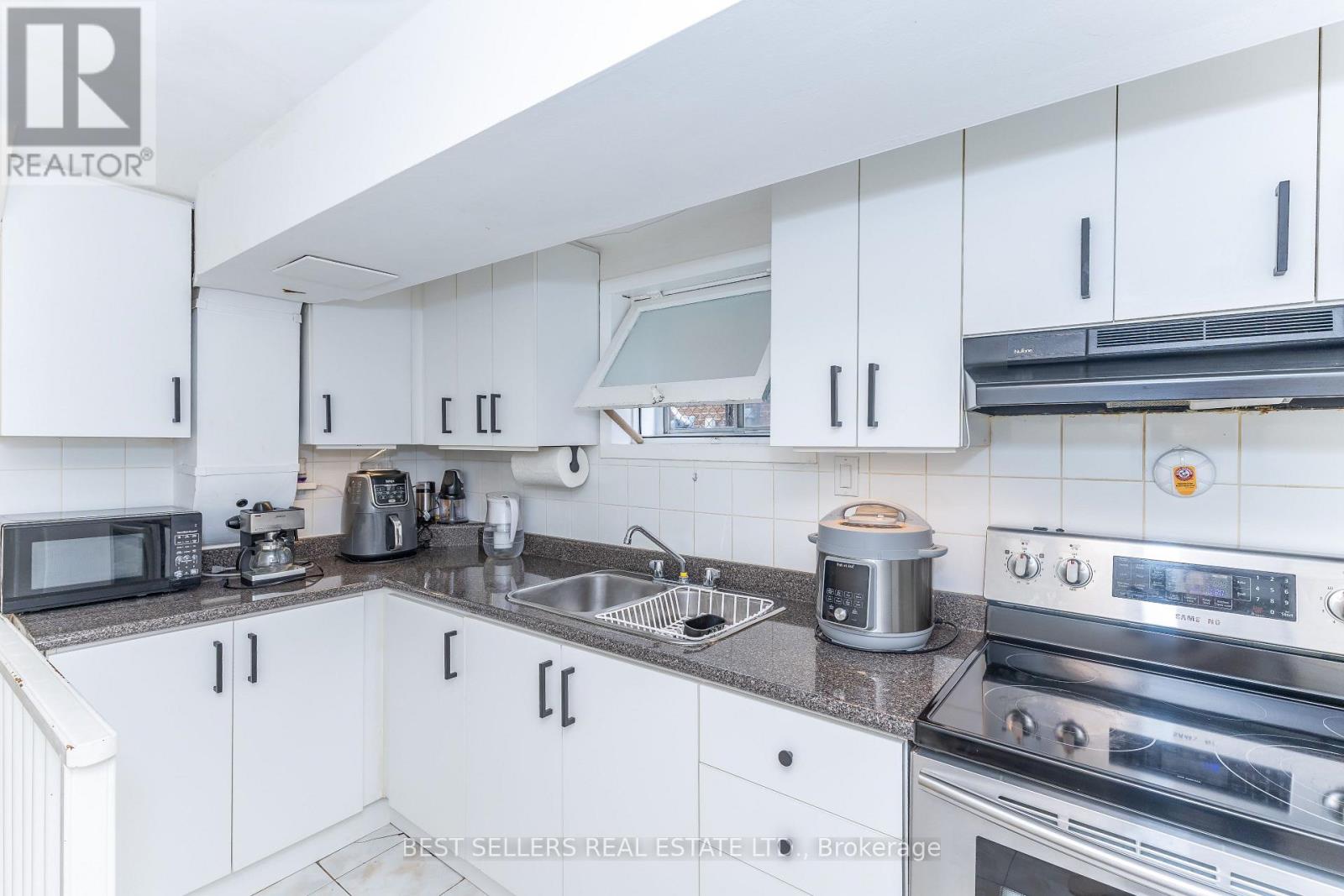 2554 PALISANDER AVENUE - 22