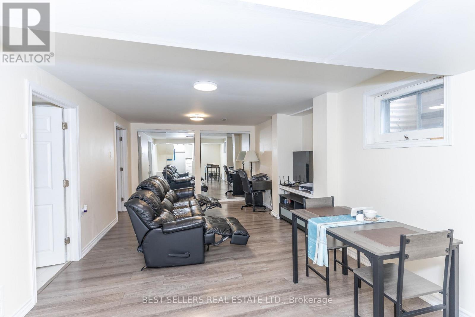 2554 PALISANDER AVENUE - 23