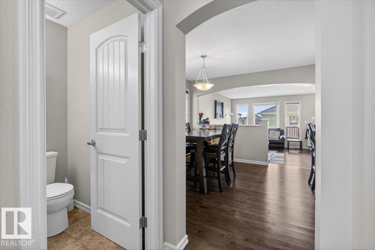 1107 35 AV NW - 8
