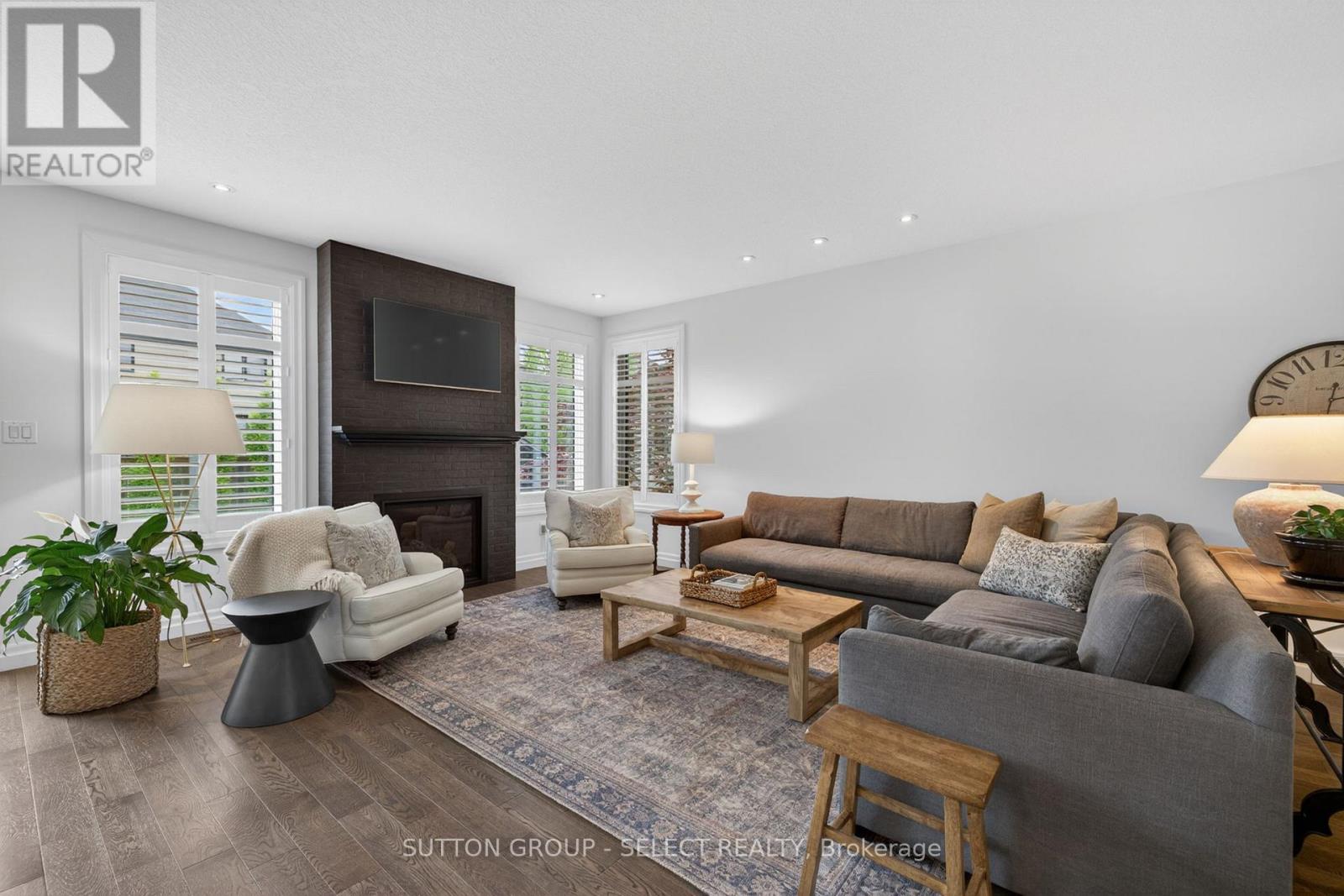 936 ZAIFMAN CIRCLE - 20