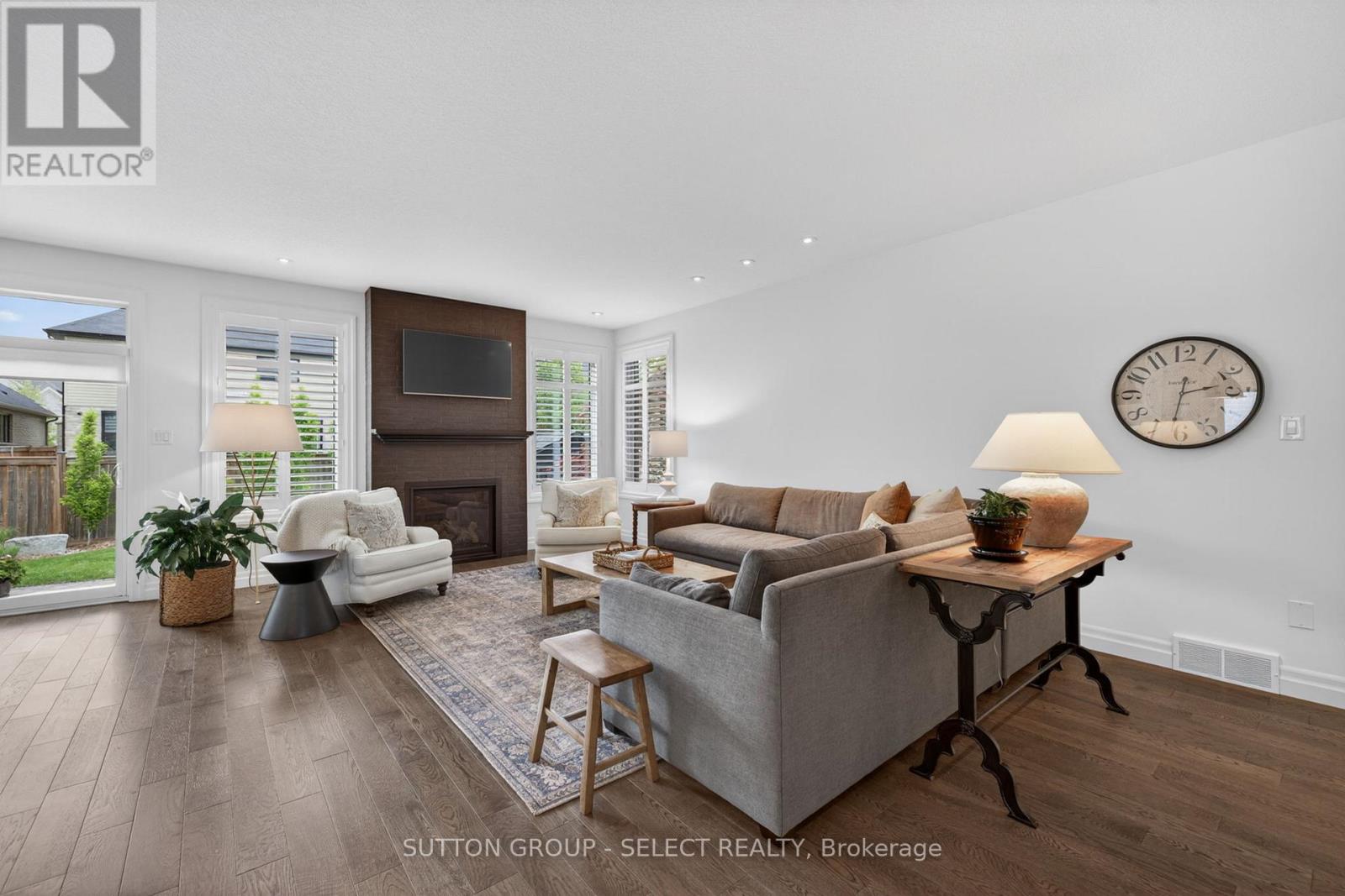 936 ZAIFMAN CIRCLE - 21