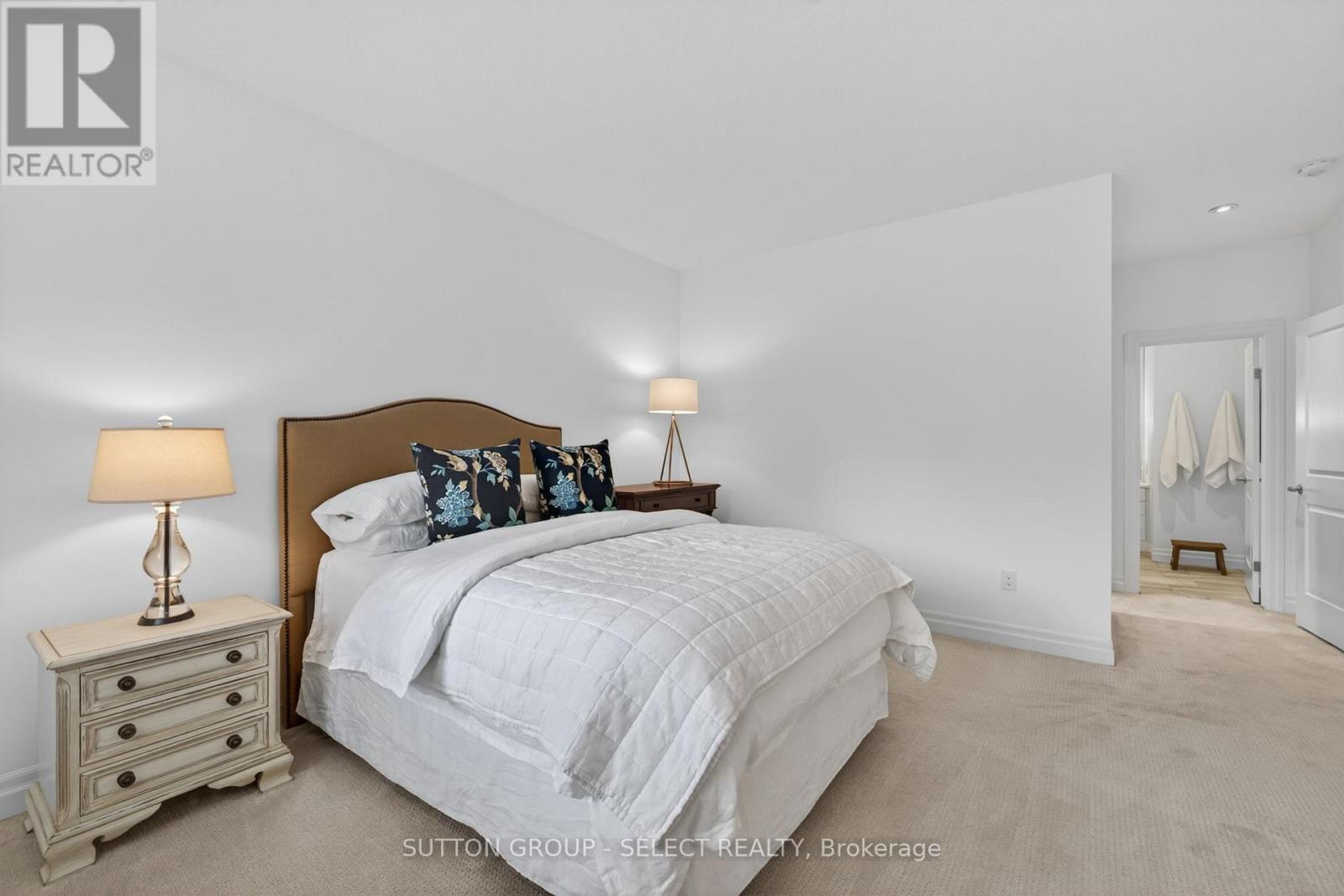 936 ZAIFMAN CIRCLE - 27