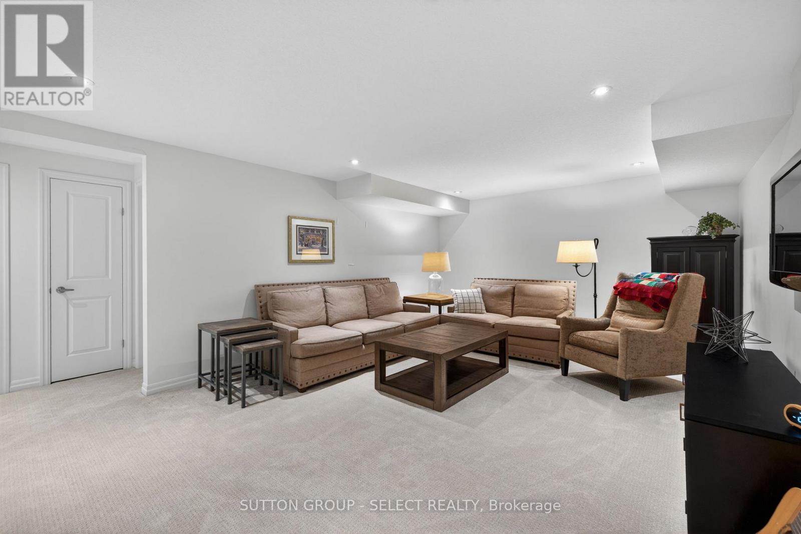 936 ZAIFMAN CIRCLE - 31