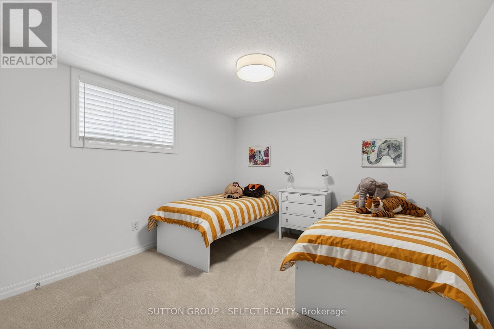 936 ZAIFMAN CIRCLE - 33