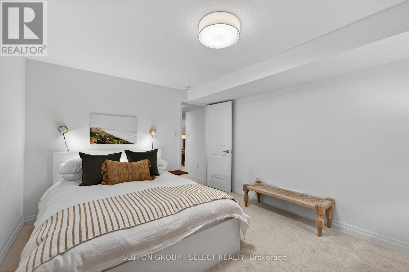 936 ZAIFMAN CIRCLE - 35